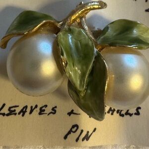 Elegant Gold and Green Leaf Pearl Brooch